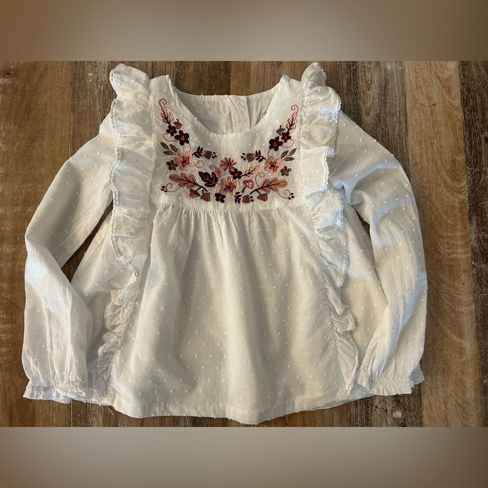 Cupcakes & Cashmere White Blouse‎ with Floral Embroidery, Size Small 5/6